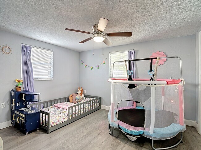 Building Photo - 5913 Appletree Rd