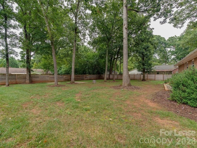 Building Photo - 5646 Oak Dr