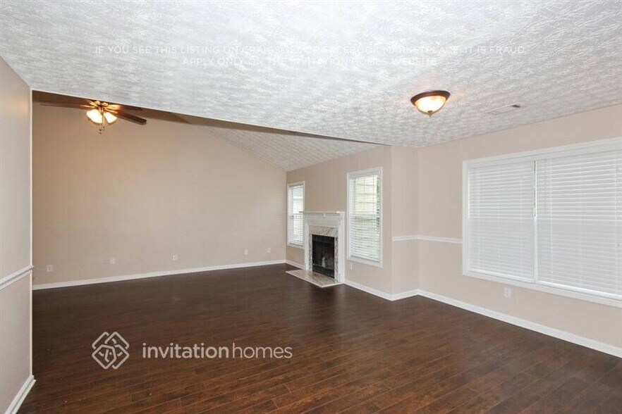 Building Photo - 3990 Piper Glen Dr NE