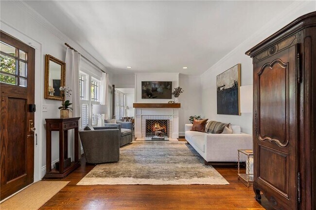 Building Photo - 663 Yorkshire Rd NE