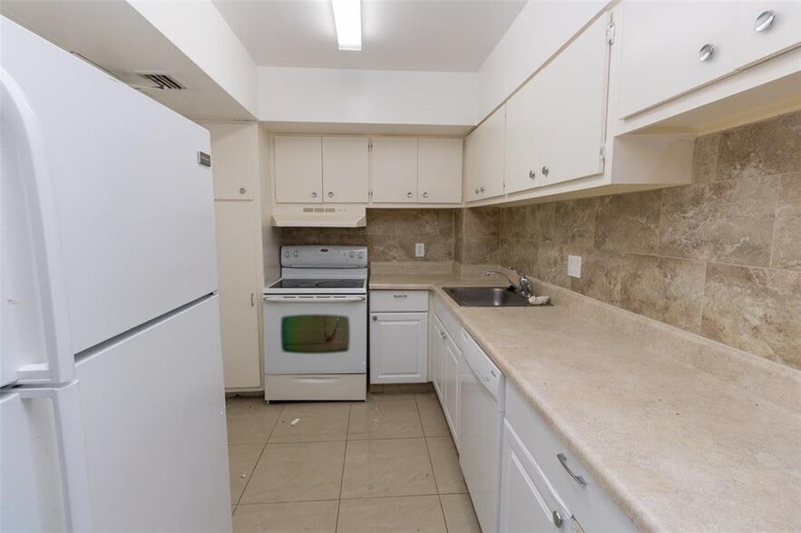 Primary Photo - 3701 Jackson St