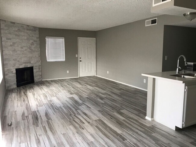 Building Photo - two bedroom two bath condo in Green Valley