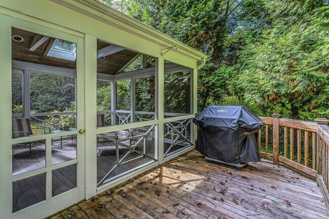 Building Photo - 261 Linden Tree Rd