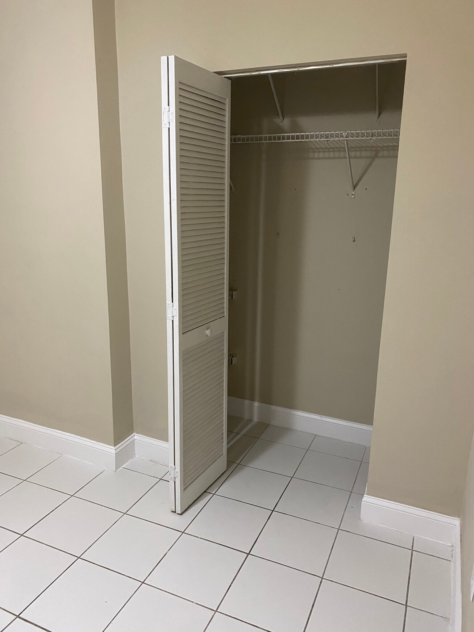 Building Photo - 201 W 50th St