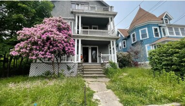 Building Photo - 259 Cooke St