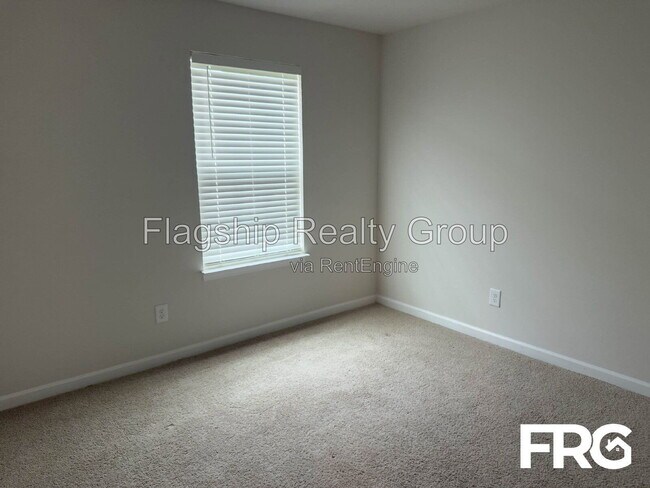 Building Photo - 4109 Laurel Rdg Dr
