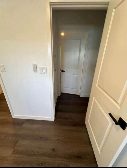 Building Photo - 2104 E Bangor Way