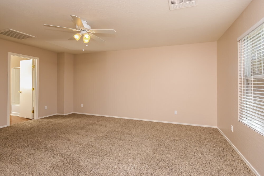 Building Photo - 14844 W Columbine Dr