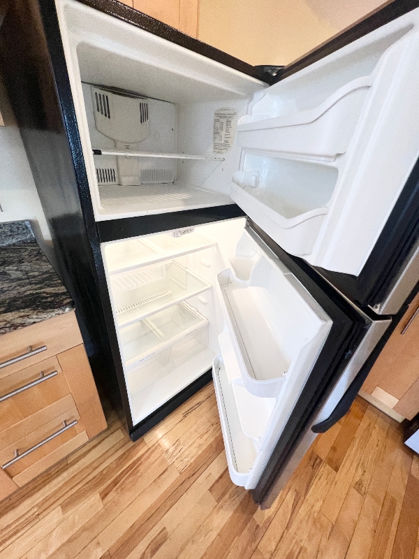 Building Photo - 13 Messenger St