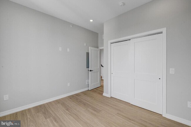Building Photo - 1205 S 15th St