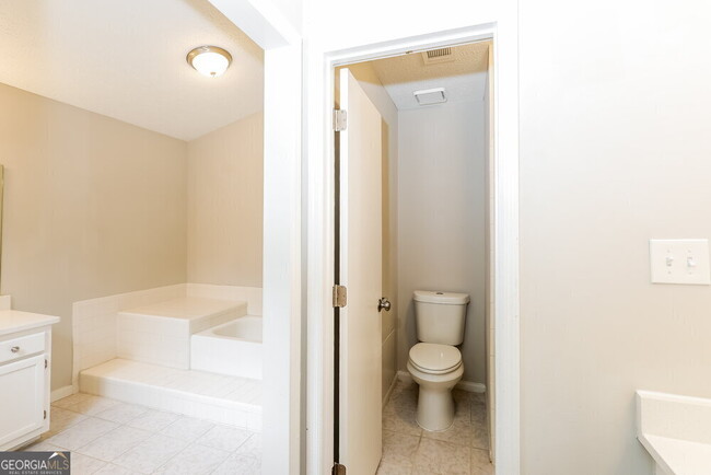 Building Photo - 10319 Briarbay Loop