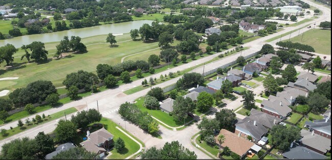 Building Photo - 17122 Canterbury Green Ct