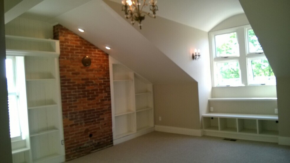 Master Bedroom - 1339-2 W North Ave
