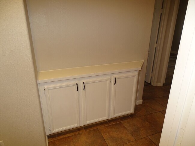 Building Photo - Beautiful One Story 2 Bedroom Townhome Wit...
