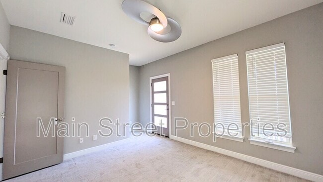 Building Photo - 121 N C St