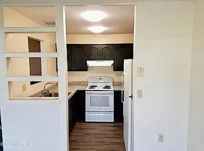 Building Photo - 453A Chesterfield Ct