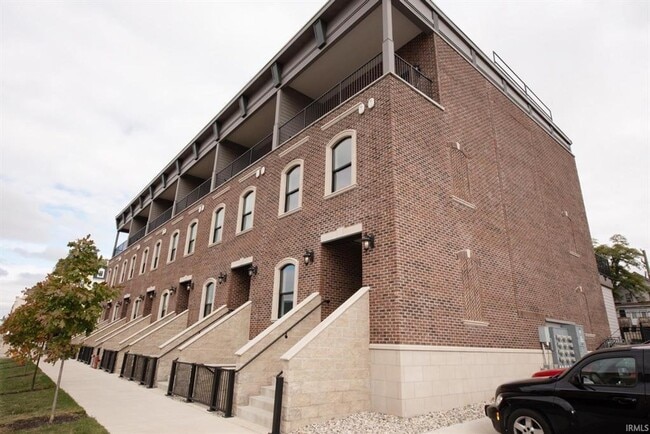 Building Photo - Brownstone Condominiums