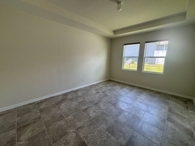 Building Photo - Spacious 4/2.5 Near 200
