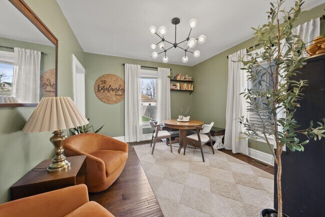 Building Photo - 664 Siebert St