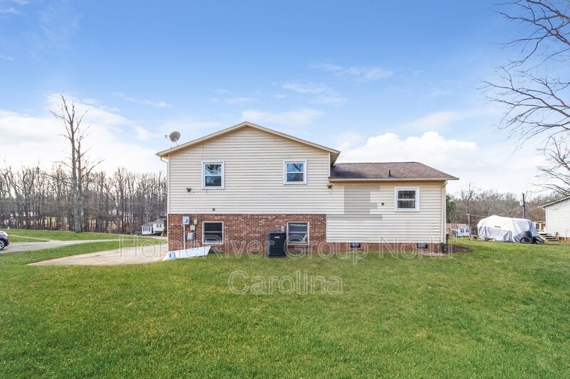 Building Photo - 5561 Remington Point Dr