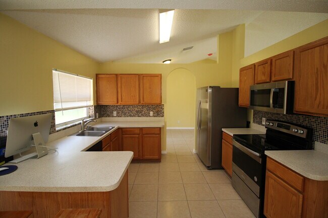 Building Photo - 709 Rostock Cir NW