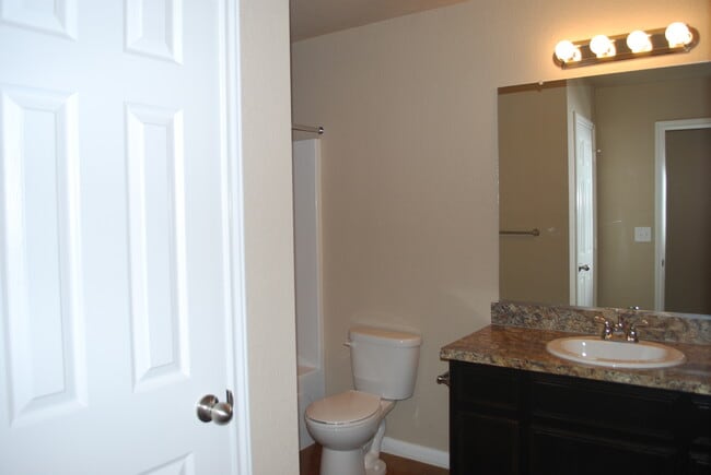 Building Photo - 1512 Dakota Ter