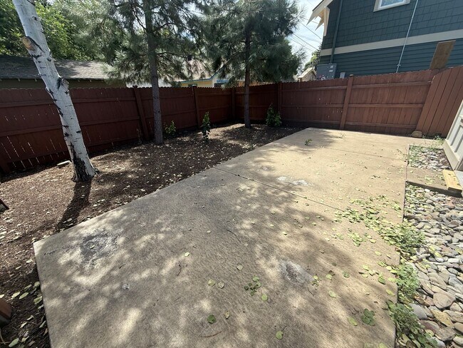 Building Photo - Downtown Craftsman, 3 Bedroom, Air Conditi...