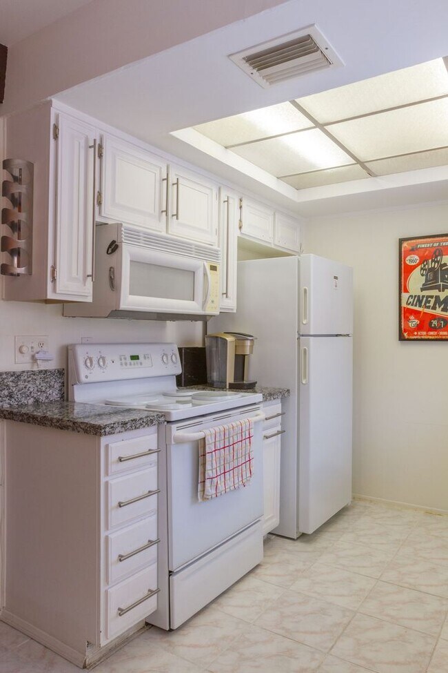 Building Photo - Furnished - Ranch Club Community - Seasonal Lease