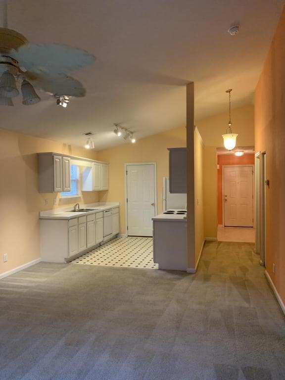 Building Photo - 853 Silvercrest Dr