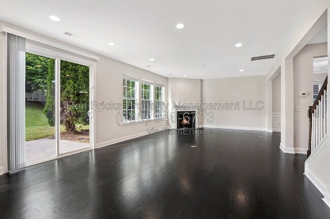 Building Photo - 127 Blossom Ridge Dr
