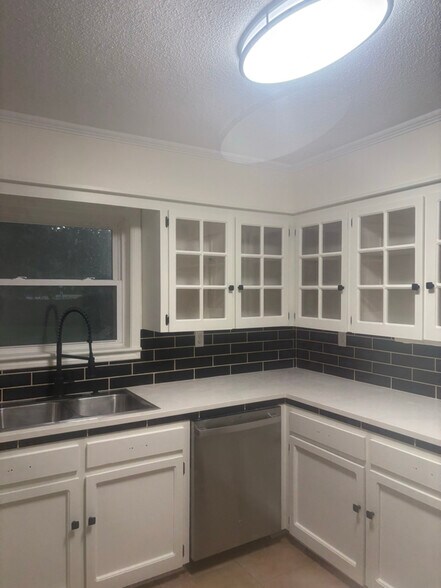 Building Photo - 900 Broadmoor Blvd