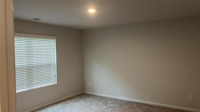 Building Photo - 285 Springwood Ln