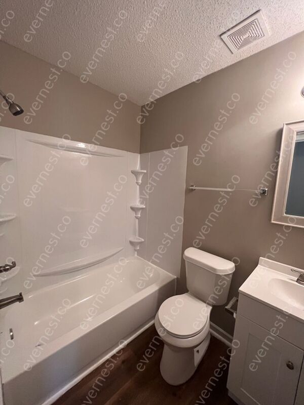 Building Photo - 3985 Fernway Dr