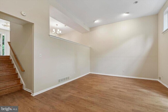 Building Photo - 156 Eaton Dr