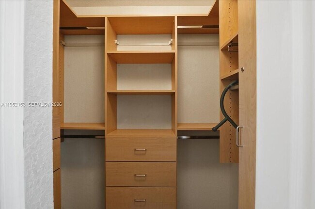 Building Photo - 4435 SW 160th Ave