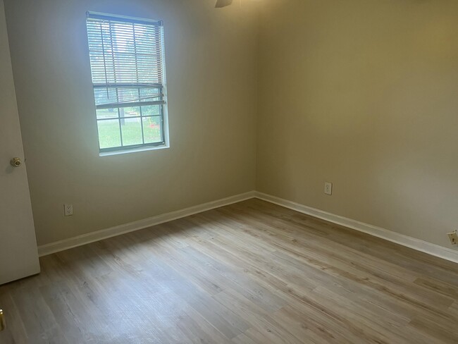 Building Photo - 706 Cottonwood Ct