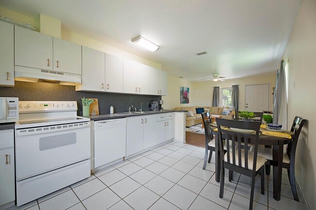 Building Photo - 359 W D Rd