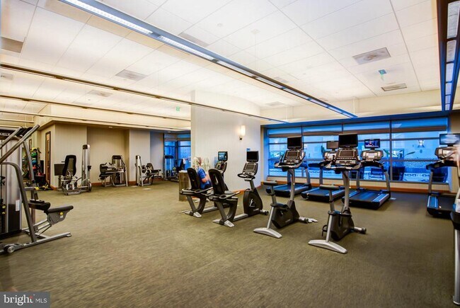 Building Photo - 1881 N Nash St