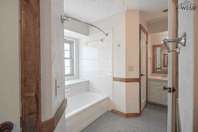 Building Photo - 1223 Amherst St