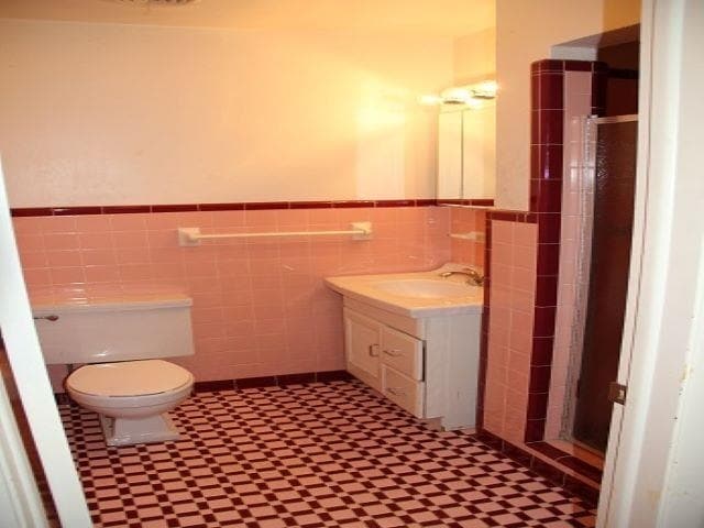 Building Photo - 2073 Hollywood Dr