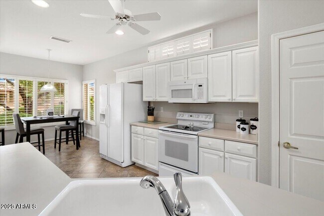 Building Photo - 16232 W Tapatio Dr