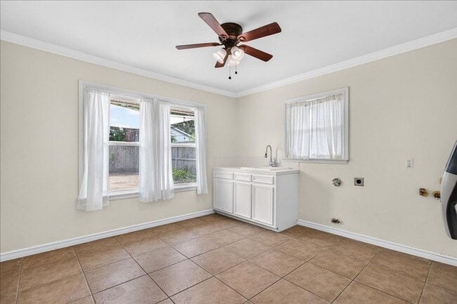 Building Photo - 609 Peerman Pl