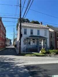 Building Photo - 621 Center St