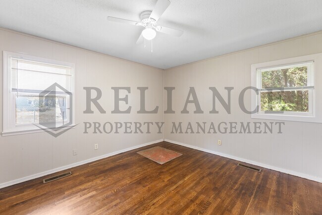 Building Photo - 7429 W Frazier Ln