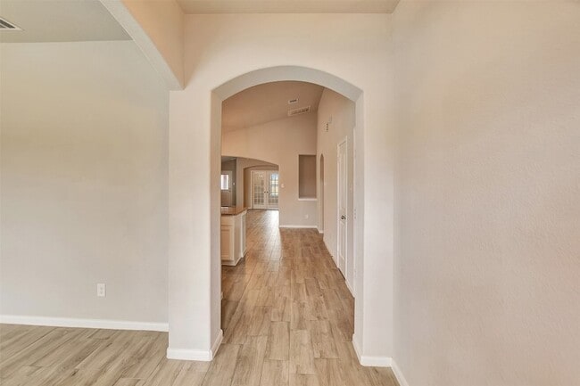 Building Photo - 388 Kendall Crest Dr