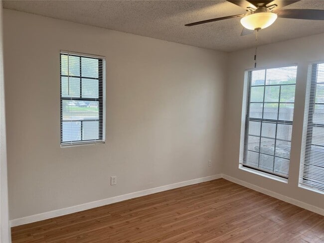 Building Photo - 115 Waller St