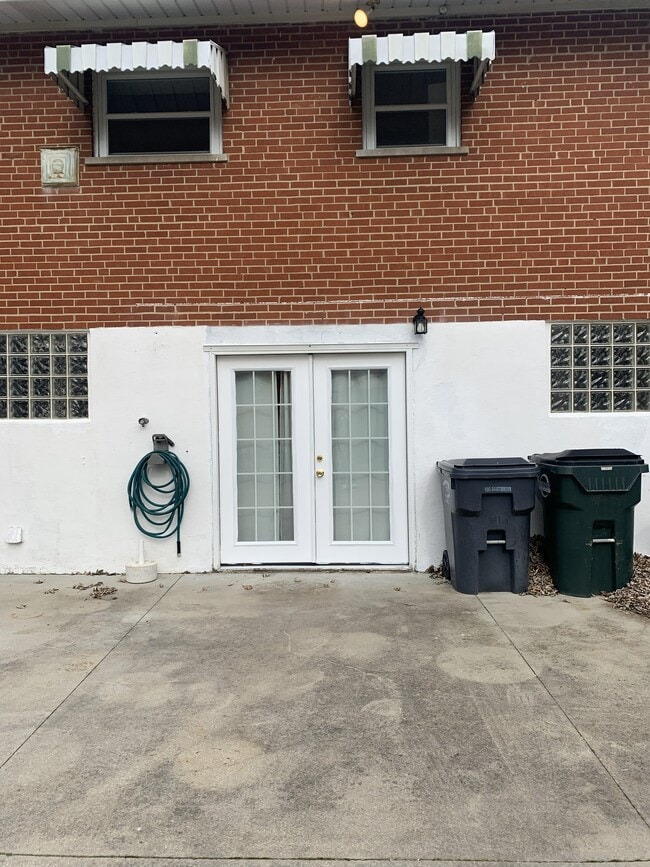 Building Photo - 5073 Grosse Pointe Ln