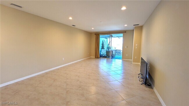 Building Photo - 14822 Edgewater Cir