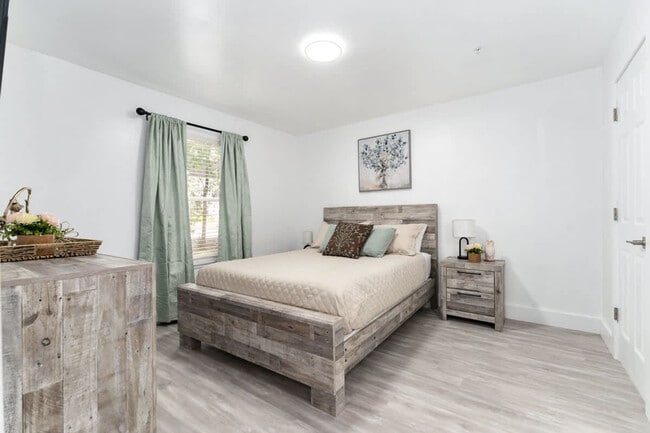 Building Photo - 2360 SW Archer Rd