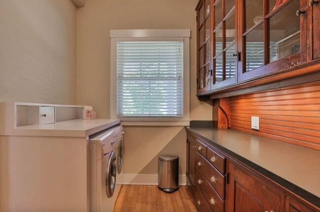 Building Photo - 26 N Main St